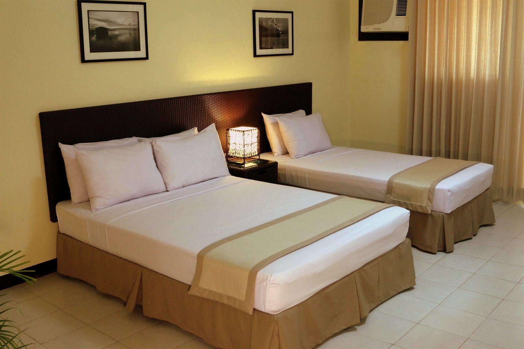 Matabungkay Beach Hotel ليان المظهر الخارجي الصورة
