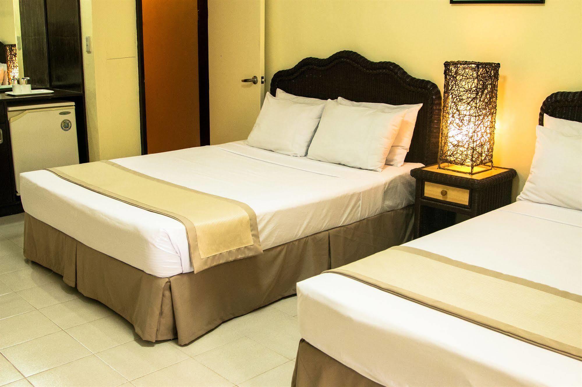 Matabungkay Beach Hotel ليان المظهر الخارجي الصورة
