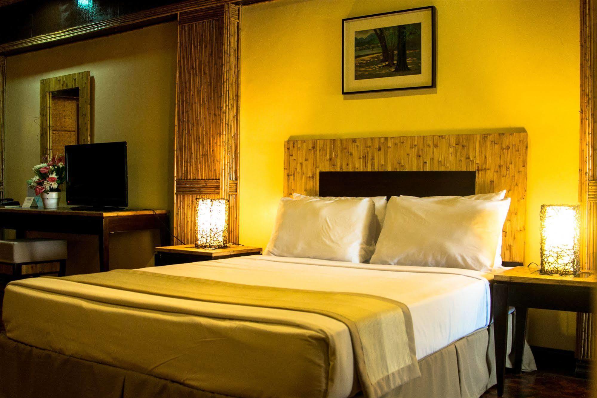 Matabungkay Beach Hotel ليان المظهر الخارجي الصورة