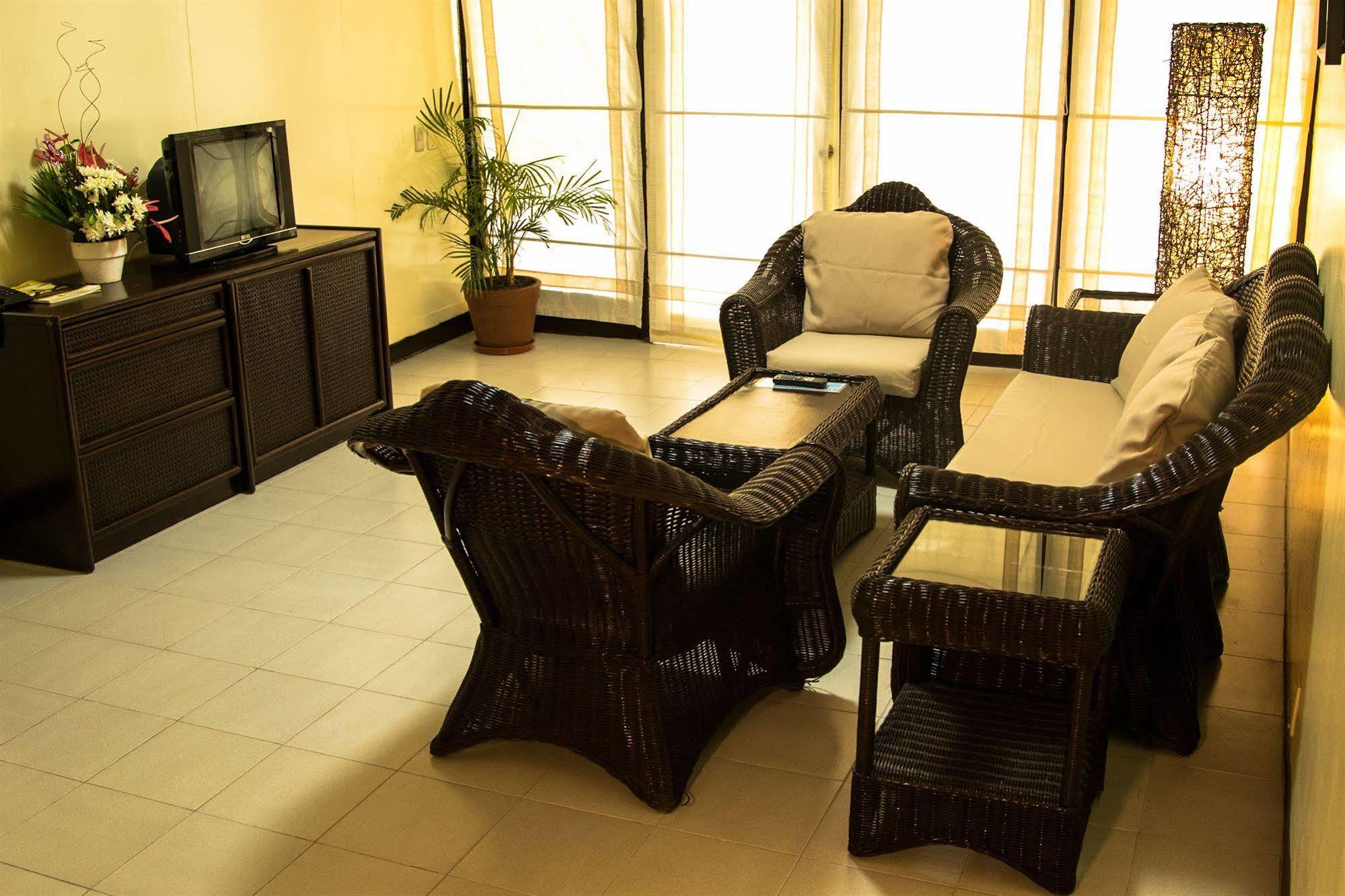 Matabungkay Beach Hotel ليان المظهر الخارجي الصورة